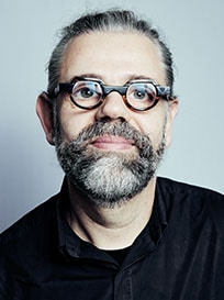 /media/export/cms/Aveda_Institutes/Meet_the_Team/Stylist_Images/team__0024_Christophe.jpg