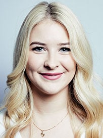 /media/export/cms/Aveda_Institutes/Meet_the_Team/Stylist_Images/team__0026_Chloe.jpg